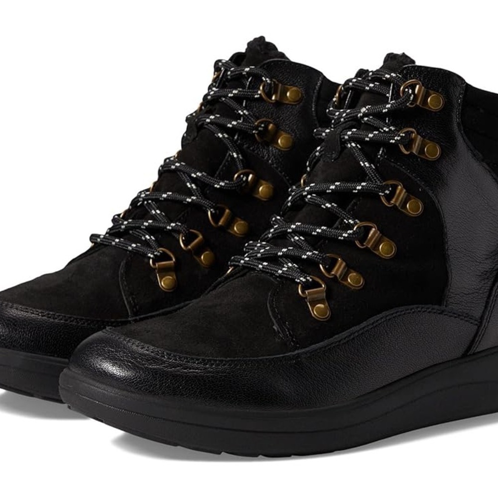 WOMEN'S STRIVE
FOOTWEAR |
COTSWOLD WATER
RESISTANT BOOTIE |
BLACK SIZE 8